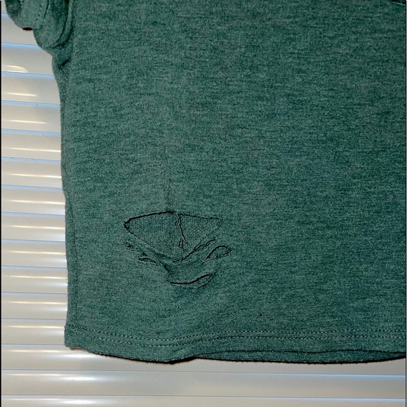 Fashion Nova Crop Top🕶 - Picture 2 of 5